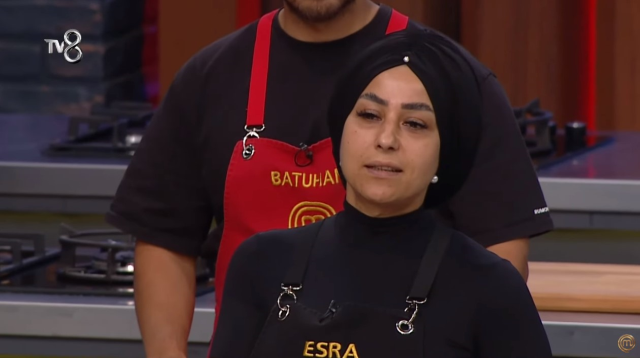 Abartılı makyajlarıyla tanınan MasterChef Esra, ilk kez doğal haliyle kamera karşısına geçti