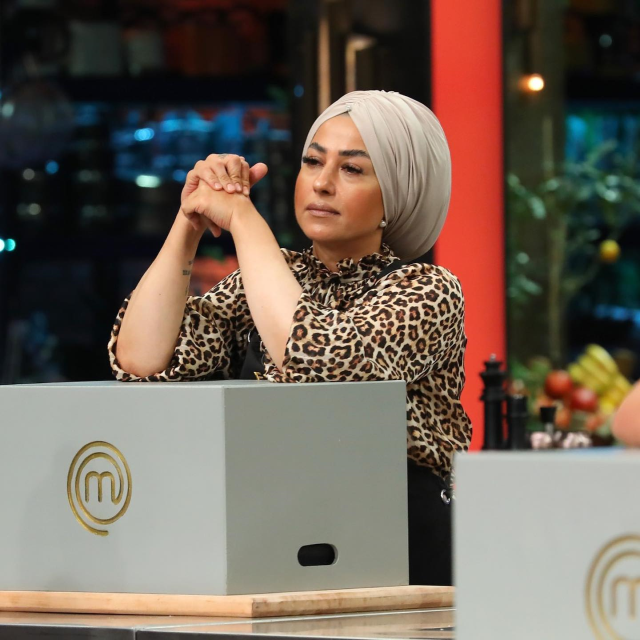 Abartılı makyajlarıyla tanınan MasterChef Esra, ilk kez doğal haliyle kamera karşısına geçti