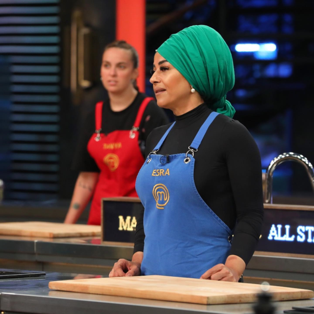 Abartılı makyajlarıyla tanınan MasterChef Esra, ilk kez doğal haliyle kamera karşısına geçti