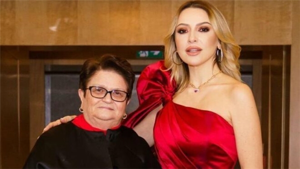 Hadise, Bursa'da Annesi İçin Sahneye Çıktı