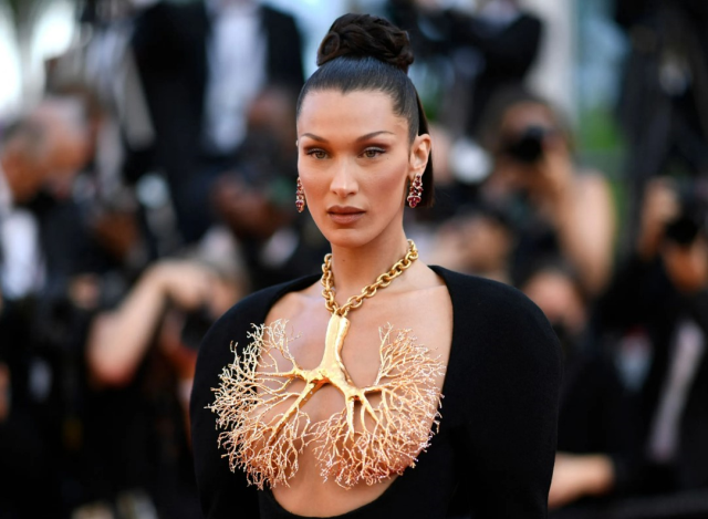 Filistin için destek paylaşımları yapan model Bella Hadid, ölüm tehditleri almaya başladı