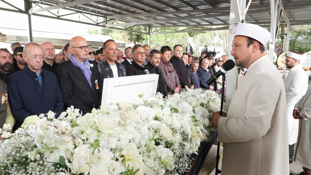 Haluk Akakçe son yolculuğuna uğurlandı! Ünlü isimler cenazeye akın etti