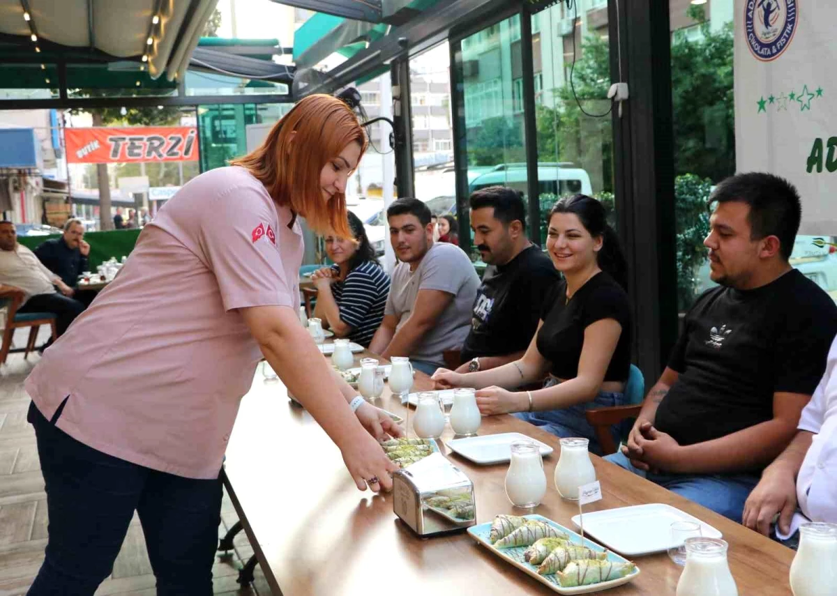 Adana’da düzenlenen ‘Adana Bombası Yeme Yarışması’ renkli görüntülere sahne oldu
