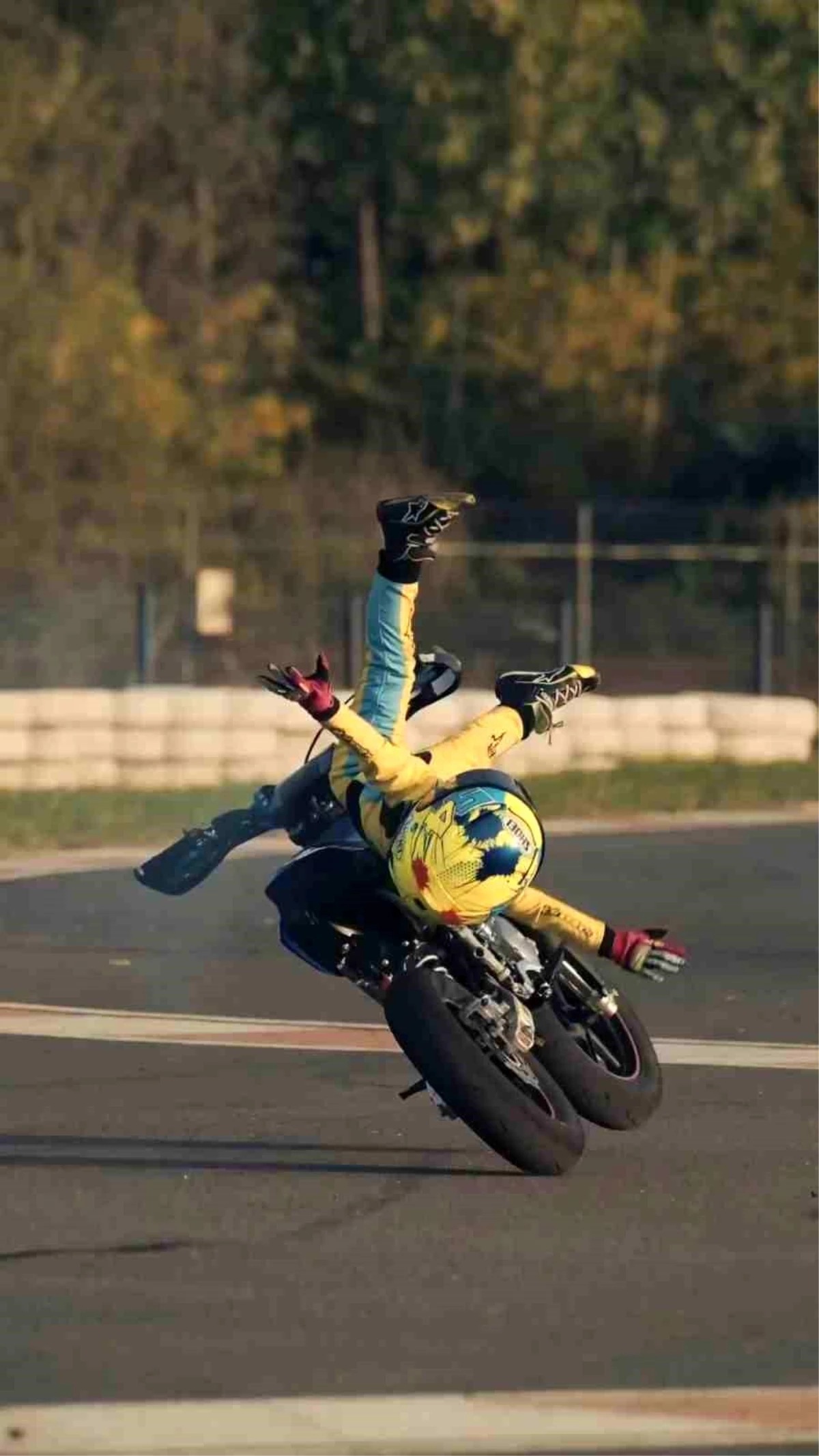 4 Yaşındaki Zayn Sofuoğlu İlk Kullandığı Motosikletten Düştü