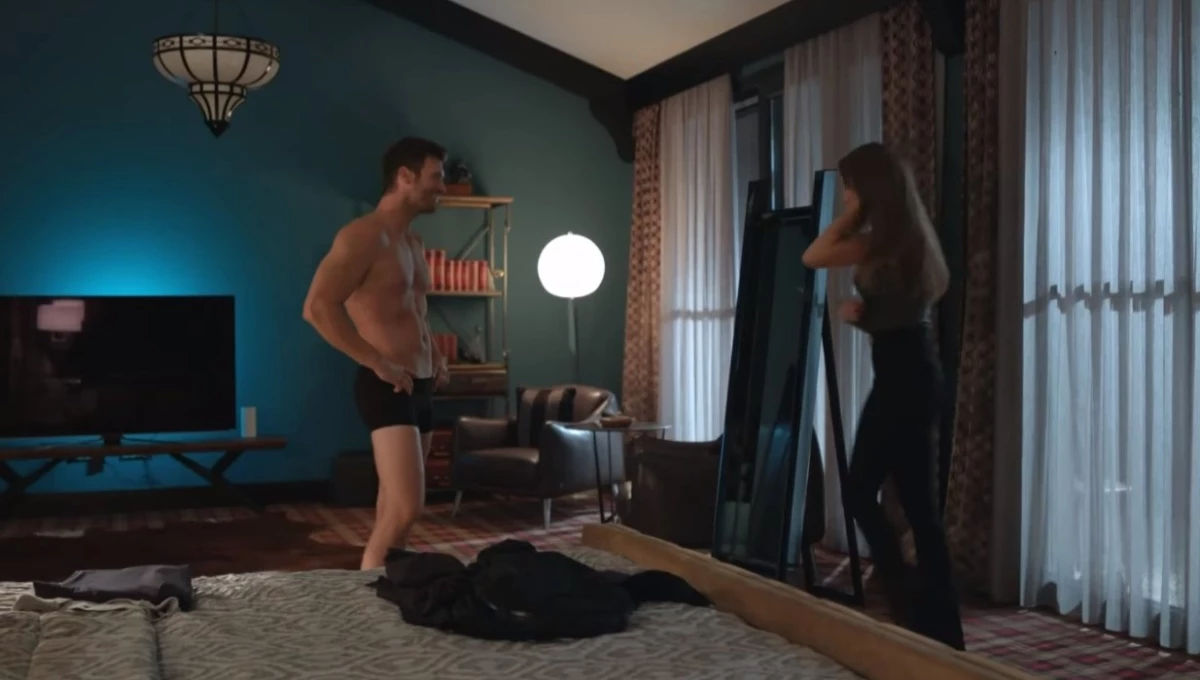 Kıvanç Tatlıtuğ ve Serenay Sarıkaya’nın Aile dizisindeki yatak sahnesi tepki çekti