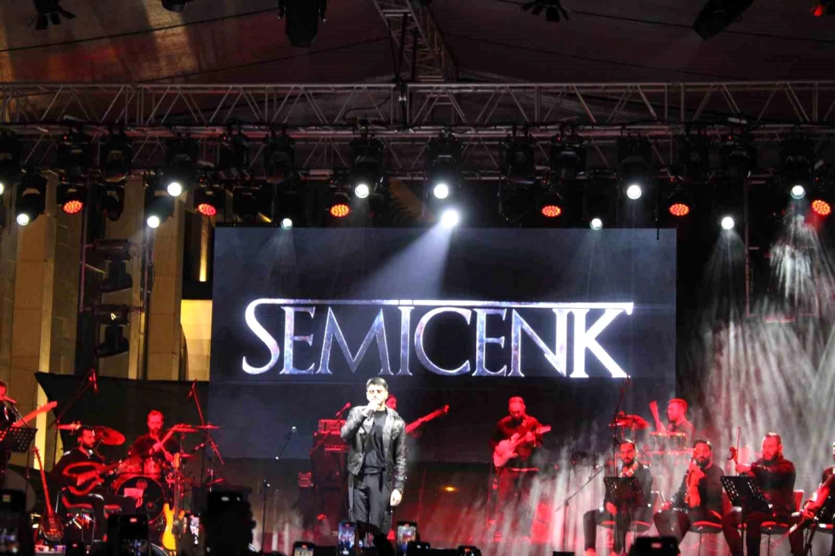 Semicenk, Kütahya’da Binlerce Kişiye Konser Verdi