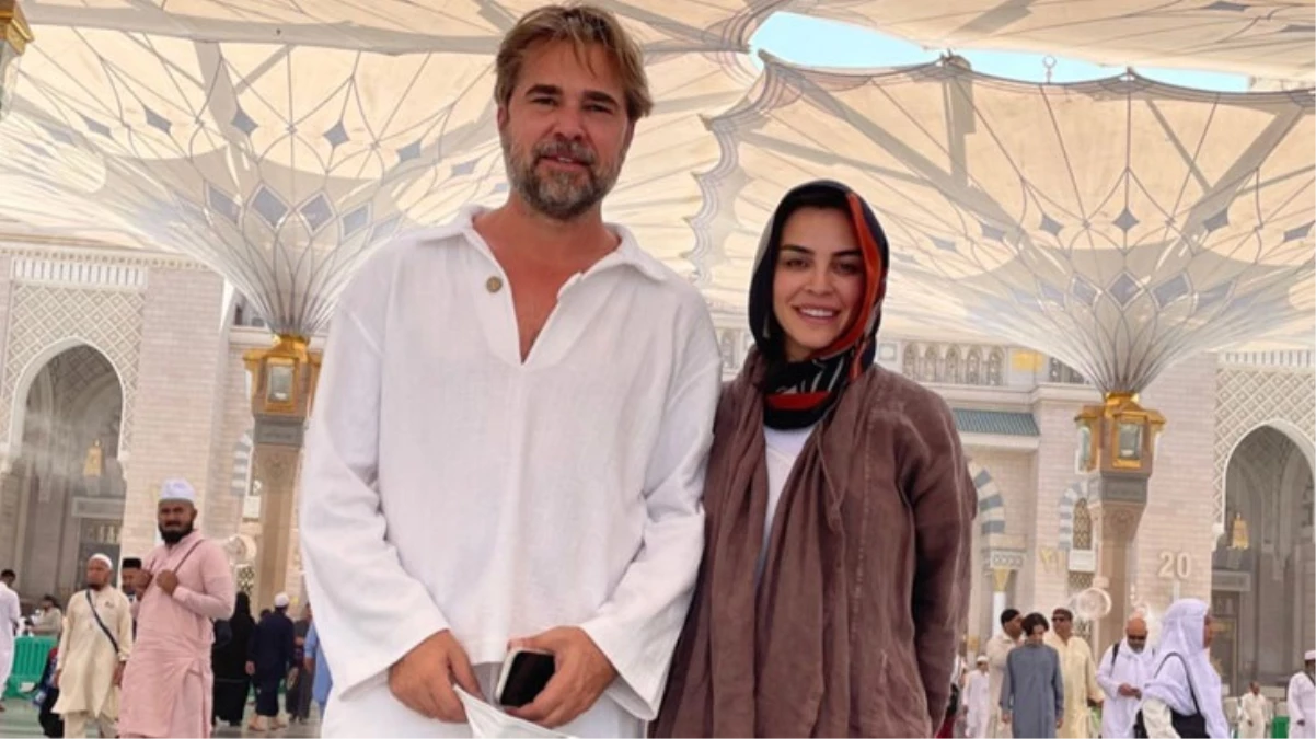 Medine’ye giden Engin Altan Düzyatan ve Neslişah Alkoçlar Mescid-i Nebevi’de dua etti