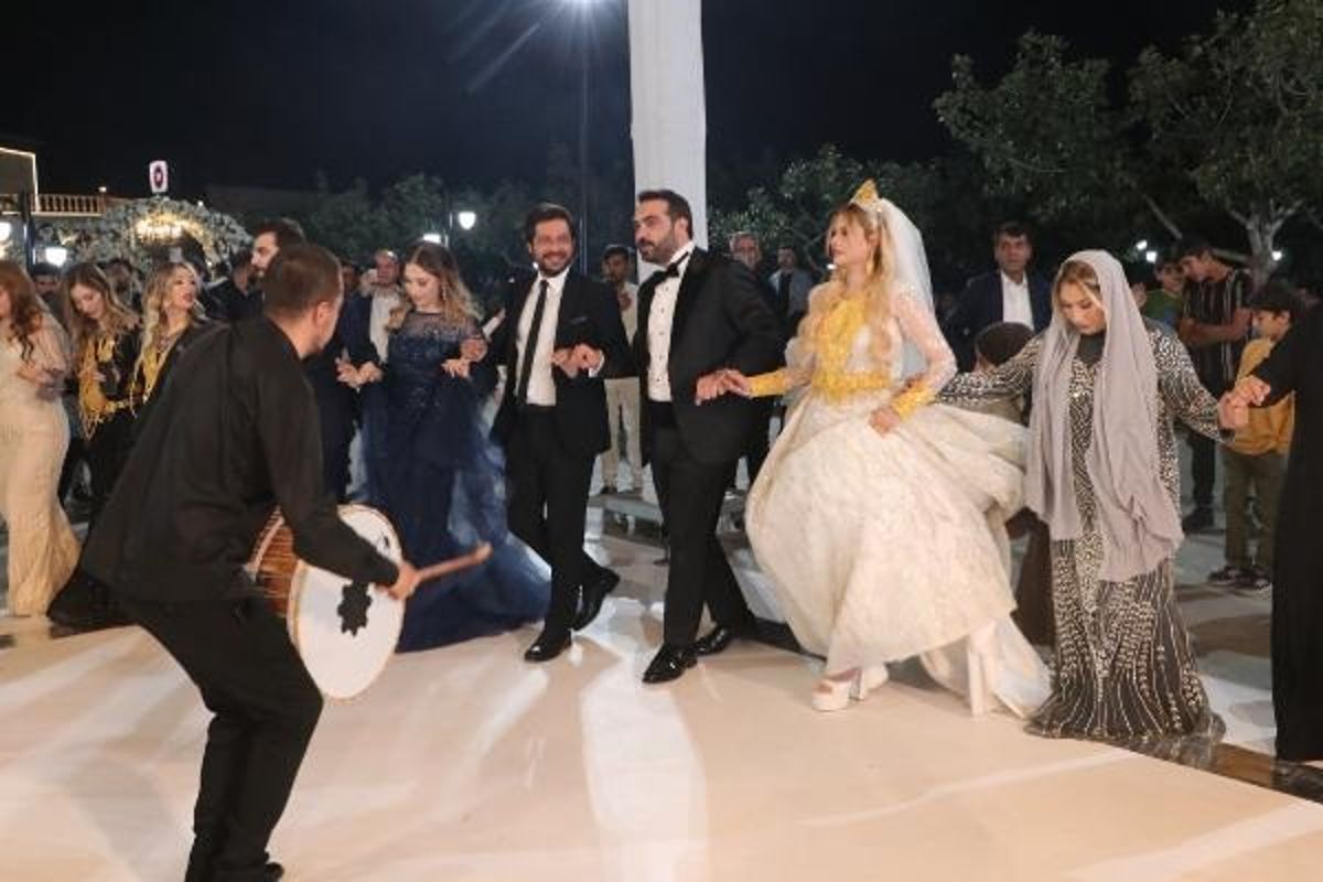 Şanlıurfa’da düğünde geline 4 kilo altın takıldı