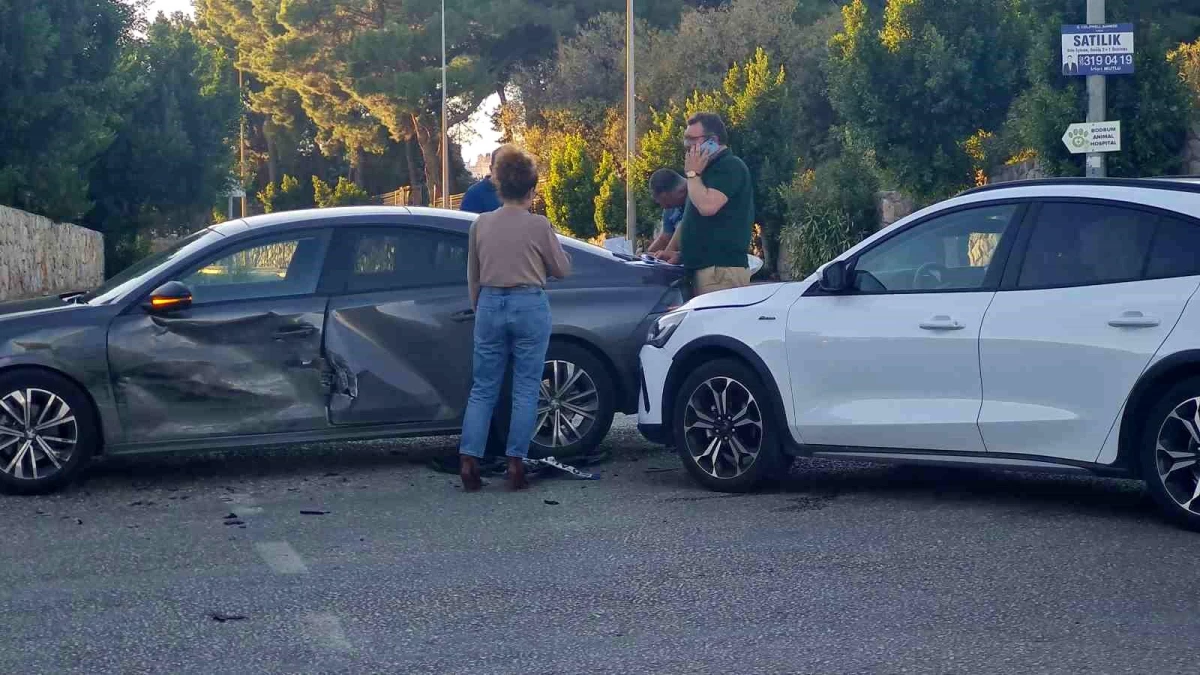 Esra Akkaya ve oğlu Can Alex’in bulunduğu otomobil kaza yaptı