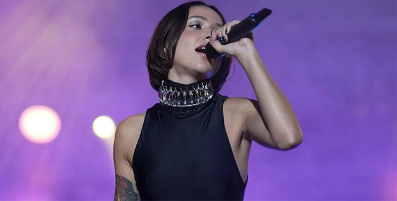 Zeynep Bastık, lavanta yetiştiriciliğiyle ilgileniyor