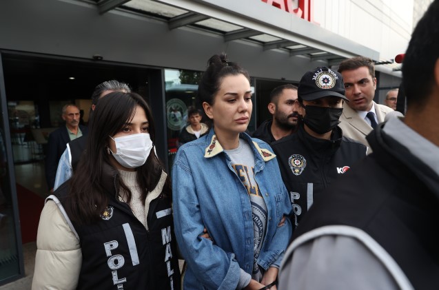 Sürekli baygınlık geçiren Dilan Polat hamile mi? Sosyal medya fenomeni arkadaşı Canan Toprak iddiaları yalanladı