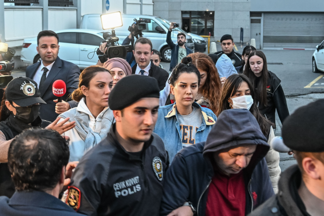 Deniz Akkaya Selin Ciğerci ve Gökhan Çıra'yı hedef aldı: Dilan Polat cevabı gibi bunları da Allah çok seviyor belli ki