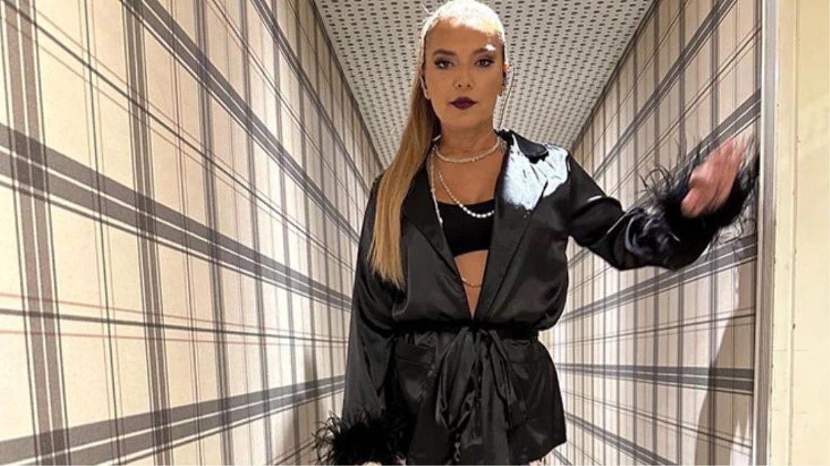 Ekonomik krize dikkat çeken Demet Akalın kızına 10 bin liralık oyuncak bebek aldı