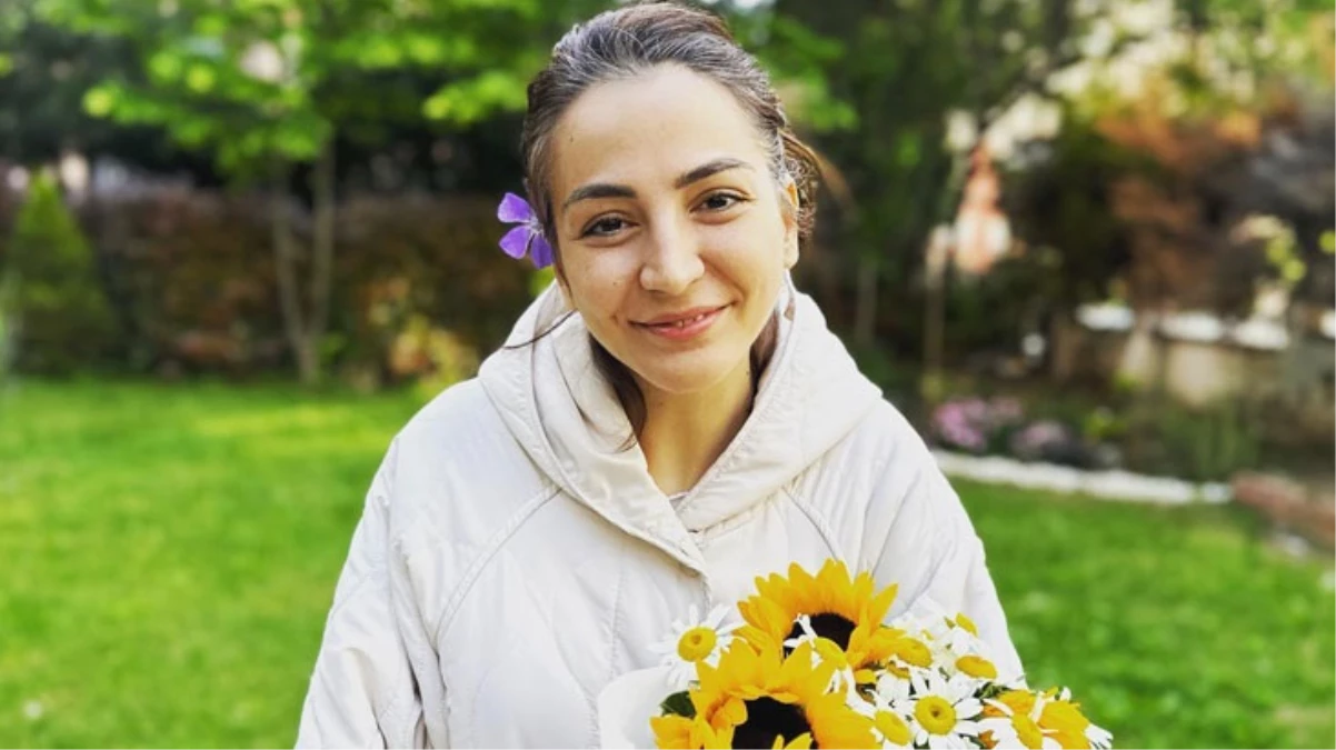 Kansere karşı verdiği mücadeyle örnek olan fenomen Ayşenur Parlak, yaşamını yitirdi