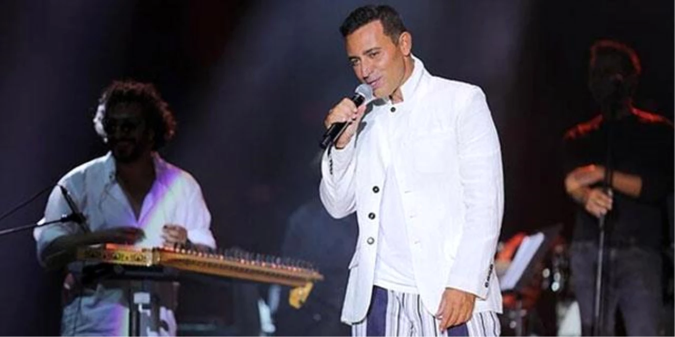 Mustafa Sandal, Cadılar Bayramı Kutlayanlara Tepki Gösterdi