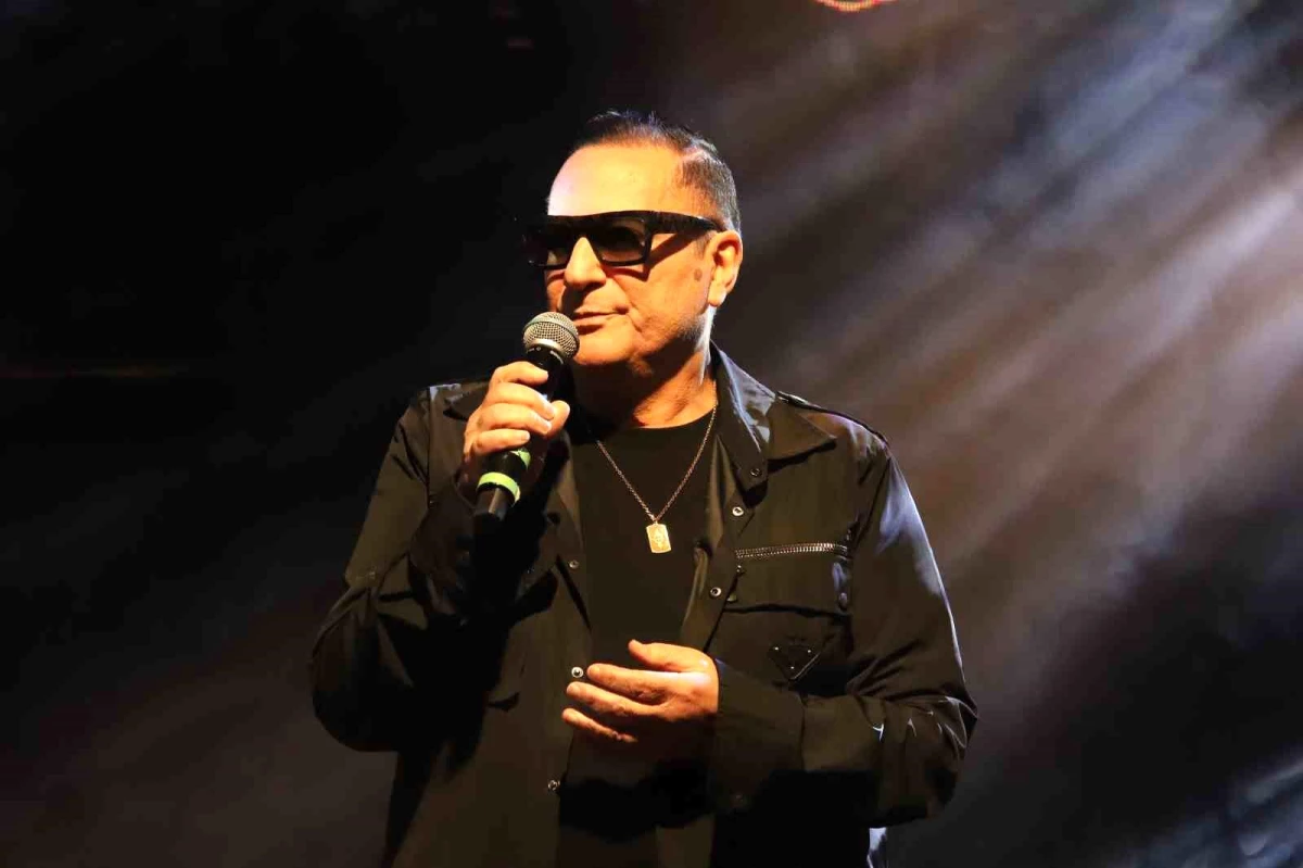 Mehmet Ali Erbil ve Aslı Kökçe, THY’nin rötarına tepki gösterdi