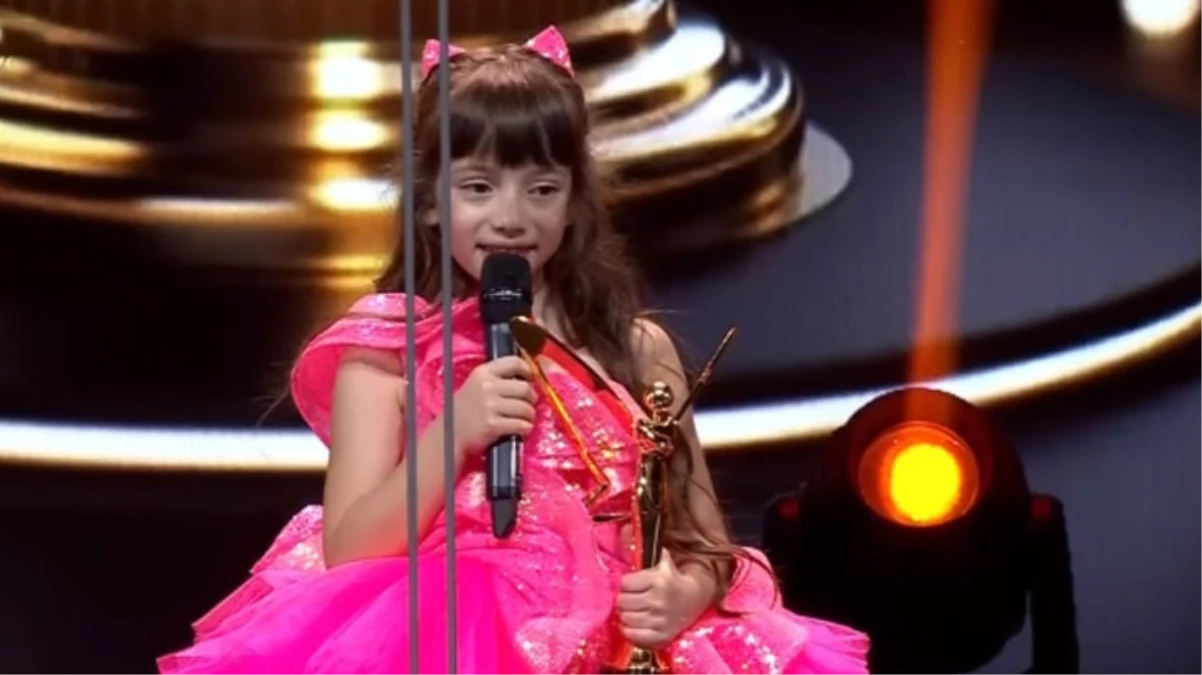 Altın Kelebek’te ödül alan çocuk oyuncu Ada Erma, sözleriyle alkış topladı