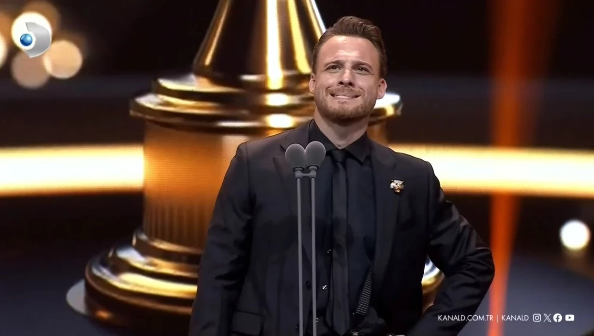 Altın Kelebek’te ödül alan Kerem Bürsin, sahnede konuşamadı