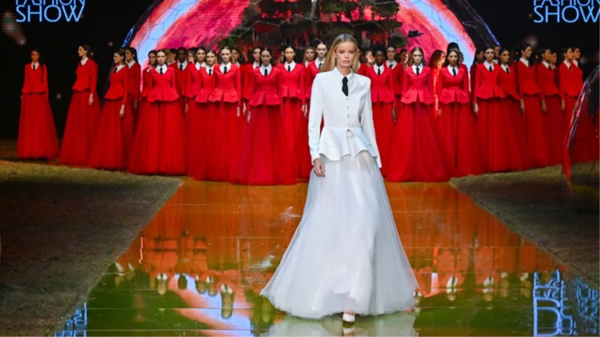Antalya’da top model geçidi! Victoria Secret ve Türk mankenleri podyumda fırtına estirdi