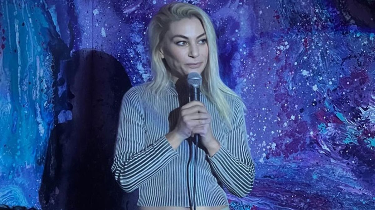 Komedyen Gözde Karakaya’dan özel hayat itirafı: Milf oldum, 2000’li çocuk beni evine çağırdı