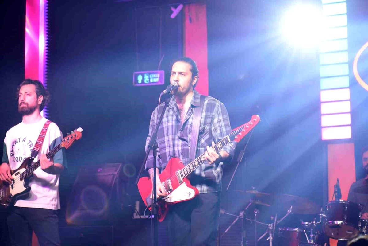 Ufuk Beydemir Bursa’da konser verdi