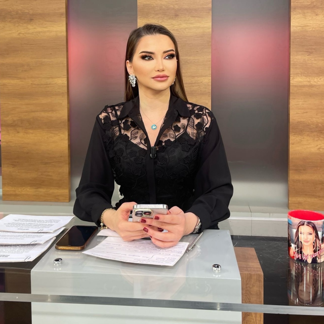 Esra Ezmeci ile Yeni Baştan programı Yılın En Hayırsever programı seçildi