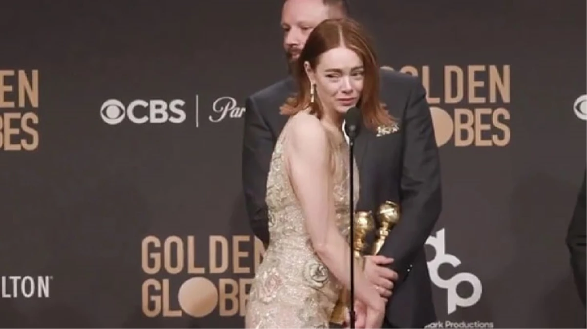 Altın Küre’de ödül alan Emma Stone, yakın arkadaşı Taylor Swift’e kameralar önünde küfür etti