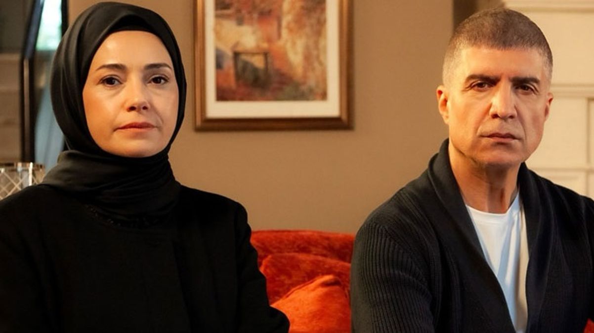 Özgü Namal ve Özcan Deniz’in başrolünde olduğu Kızıl Goncalar dizisinin çekim izinleri iptal edildi