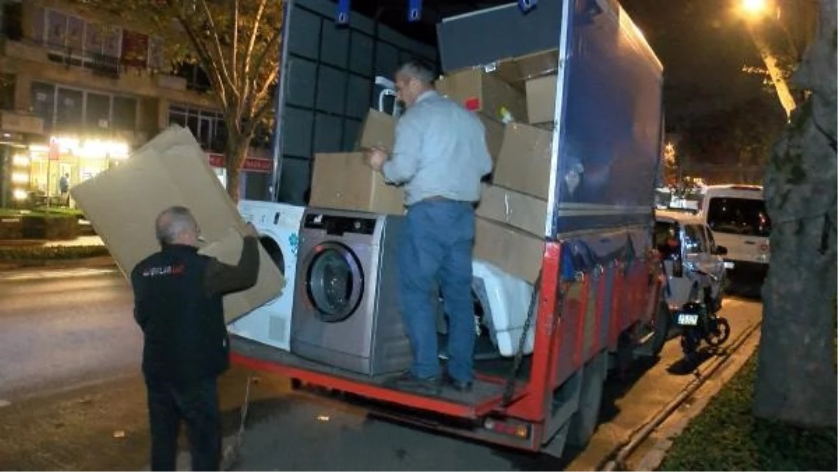 Ece Ronay’ın iş yerine haciz işlemi yapıldı