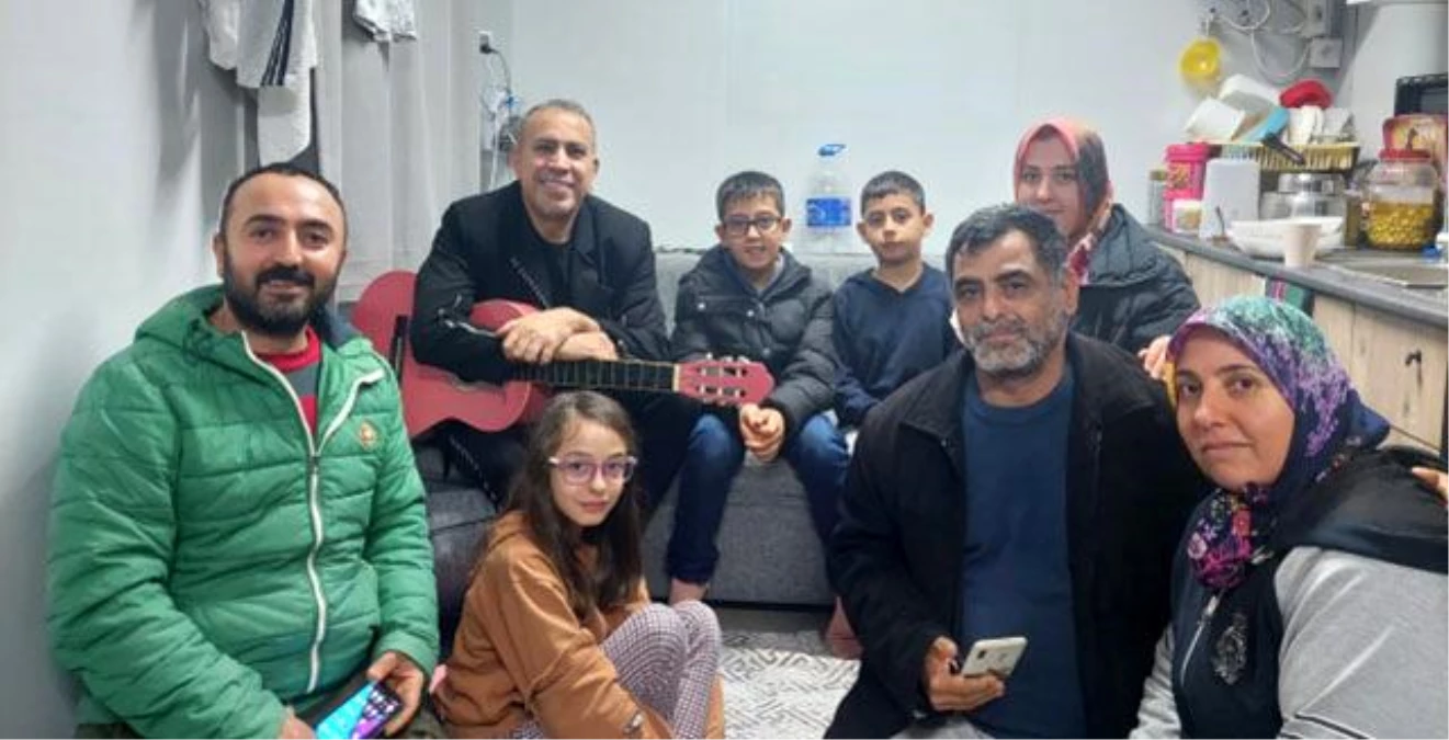 Haluk Levent, depremzedelerle yeni yılı karşıladı