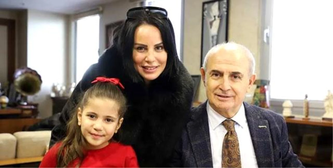 İbrahim Erkal’ın kızı Elif Su karne heyecanını yaşadı