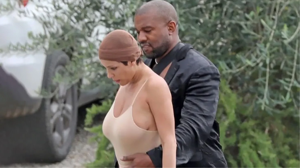 Kanye West’in eşi Censori, mini bikini üstüyle sokağa çıktı