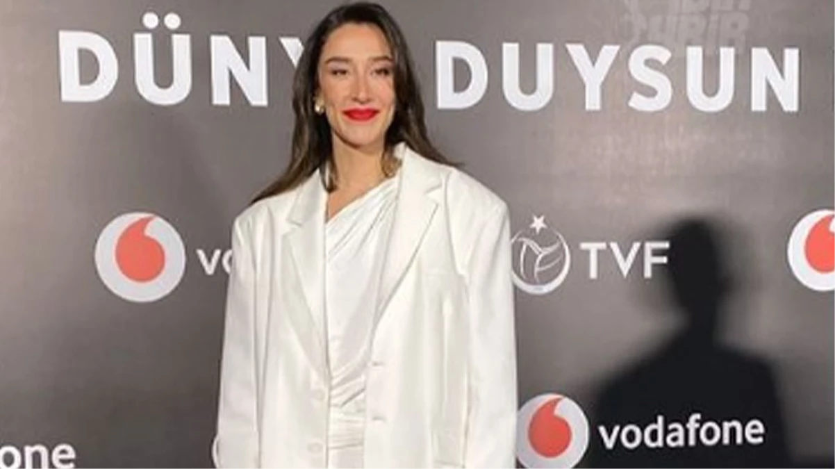 Katıldığı davette kimse Hande Baladın’dan gözlerini alamadı! Beyaz mini elbisesiyle herkesi büyüledi