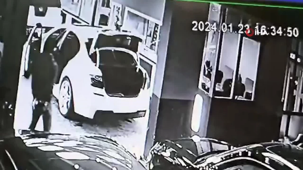 Komiklik olsun diye video çekmek isterken az daha kendini yakıyordu