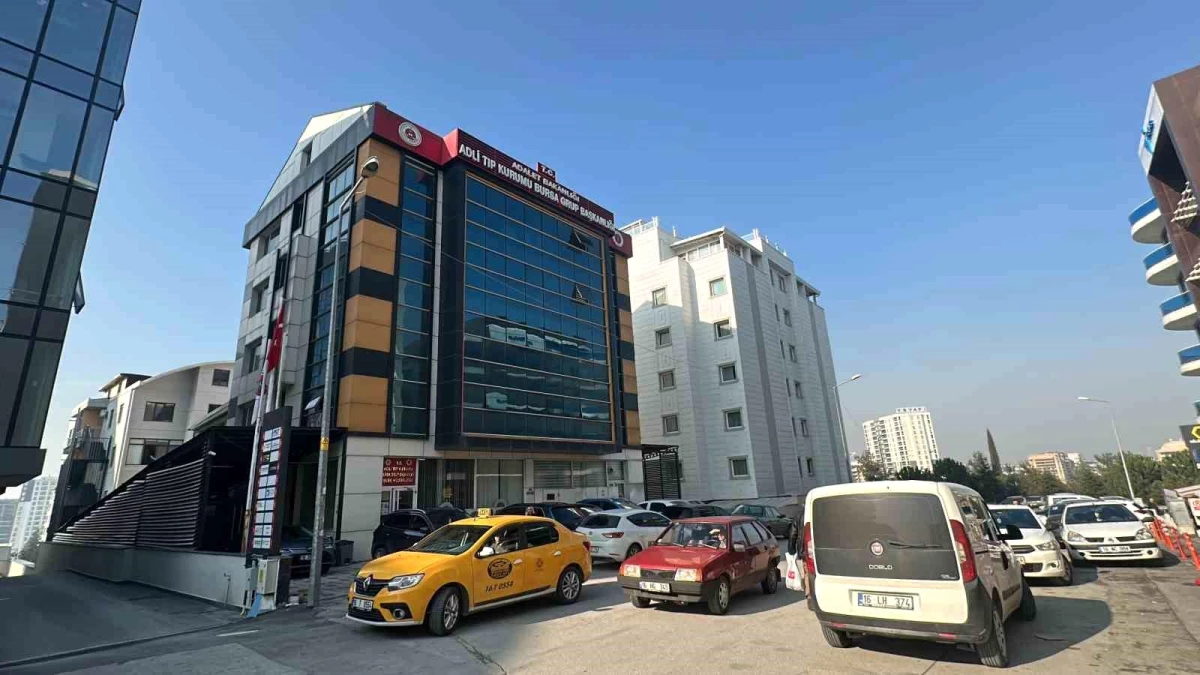 Ünlü şarkıcı Esra Akman’ın kardeşi Özlem Akman’ın cenazesi toprağa verildi