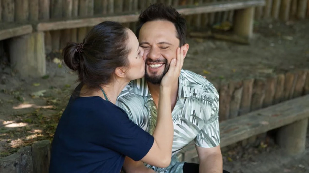 Paylaşımı ortalığı karıştırdı! Şarkıcı Özgün, eşi Nilda Kaçar’dan boşanacağı iddiasını yalanladı