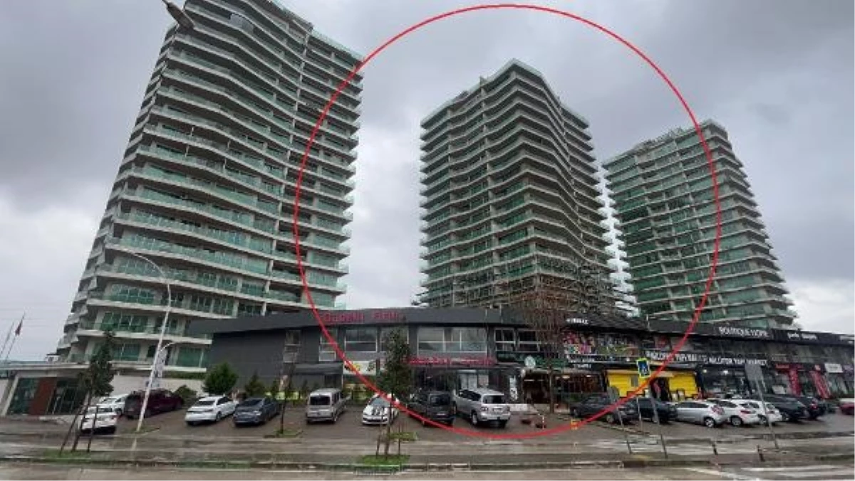 Şarkıcı Esra Akman’ın kardeşi 11. kattan düşüp ölmüştü! Olay sonrası yaşanan acı kamerada