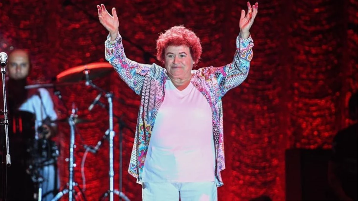 Selda Bağcan’ın provaya başörtülü çıkması olay oldu