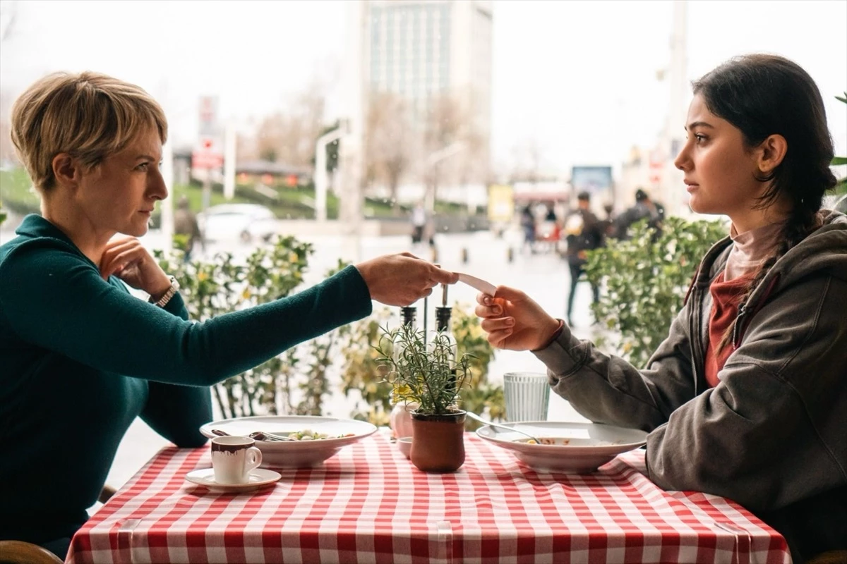 Selman Nacar’ın yazdığı ve yönettiği ‘İstanbul Ansiklopedisi’ dizisinin çekimleri başladı