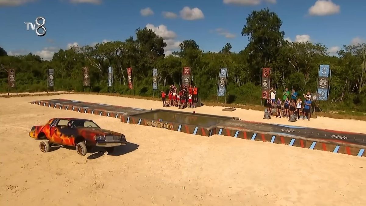 Survivor All Star 2024 Başladı: Acun Ilıcalı Zıplayan Klasik Arabayla Geldi