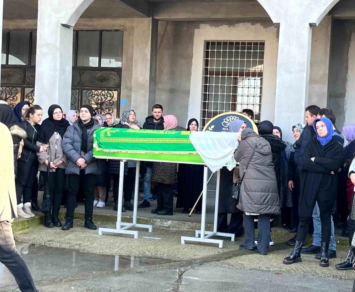 Bursa’da Ünlü Şarkıcı Esra Akman’ın Kardeşi Özlem Akman’ın Düşme Anı Görüntüleri Ortaya Çıktı