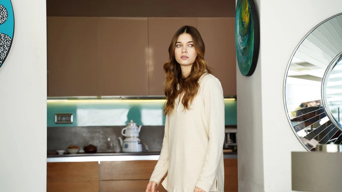 Yalı Çapkını’nın fragmanında kendisini göremeyen başrol Afra Saraçoğlu’ndan tepki: Bölümde Seyran yok galiba