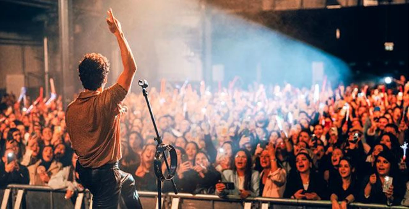 Buray, Türkiye’ye dönüşünde coşkulu konserler verdi