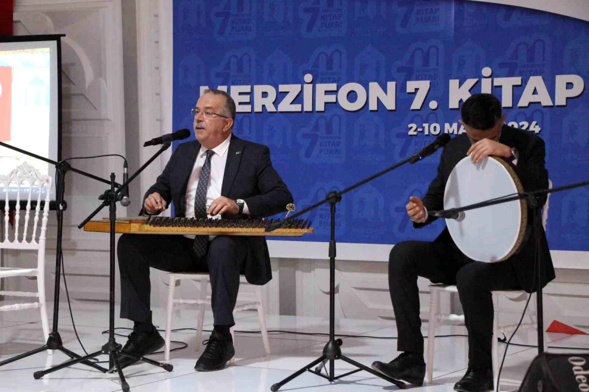 Amasya Üniversitesi Rektörü Ahmet Hakkı Turabi, Kitap Fuarı’nda Müzikle Tedaviyi Anlattı