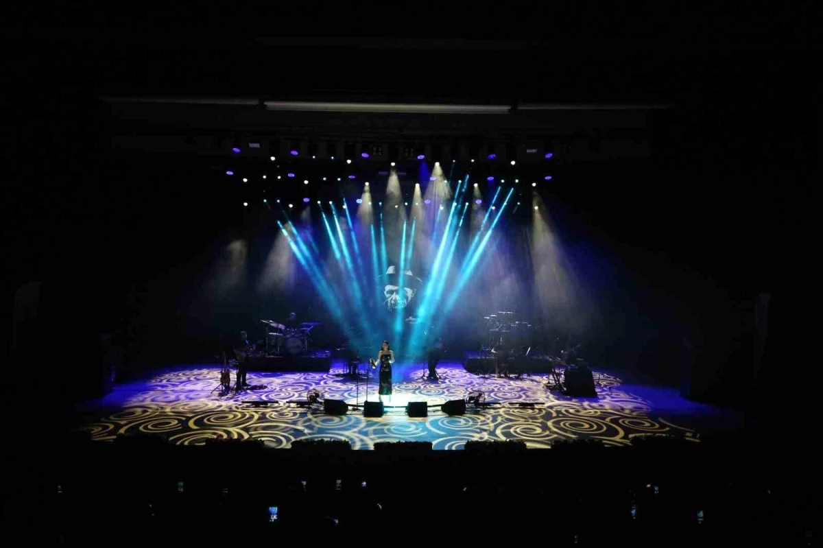 Büyükşehirle Üreten Kadınlar Festivali’nde Elif Buse Doğan Sahne Aldı