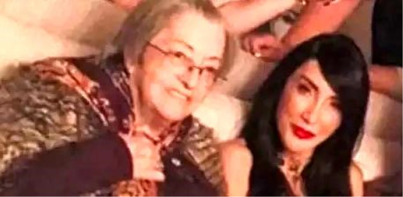Hande Yener’in annesi yaşamını yitirdi