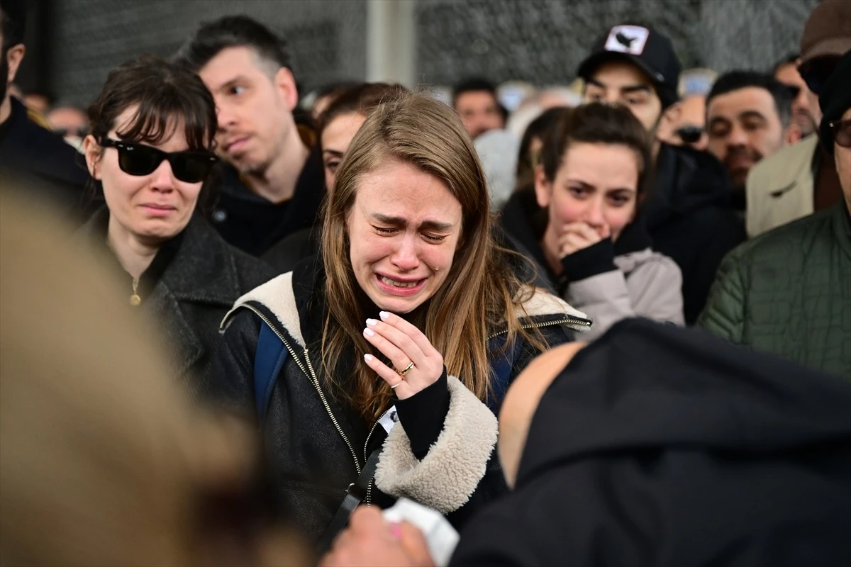 Şişli’de motosiklet kazasında hayatını kaybeden oyuncu Efe Deprem toprağa verildi