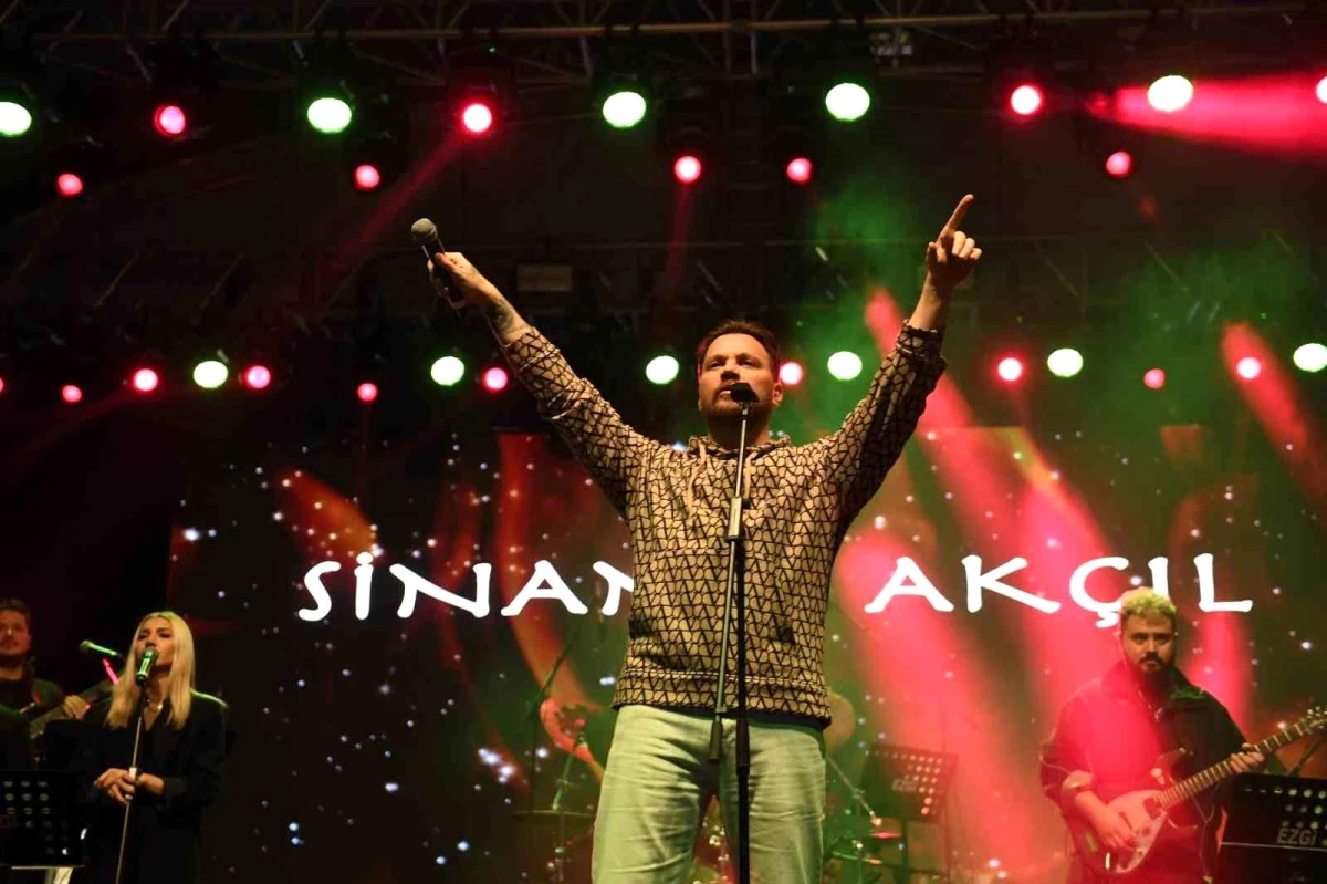Osmangazi Meydanı’nda Sinan Akçıl Konseri