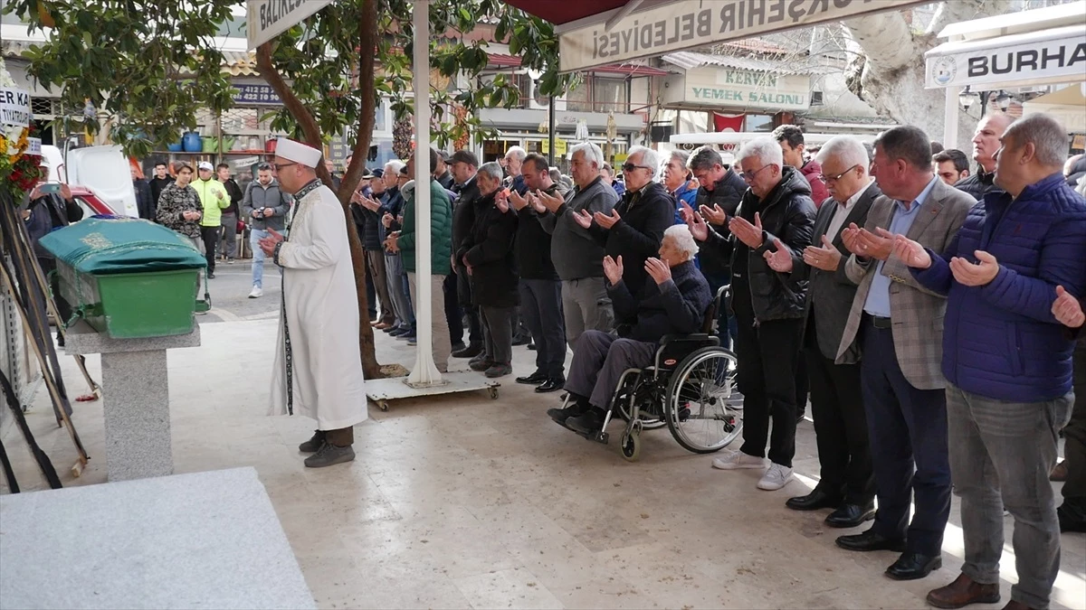 Oyuncu Zafer Algöz’ün annesi Güner Algöz toprağa verildi