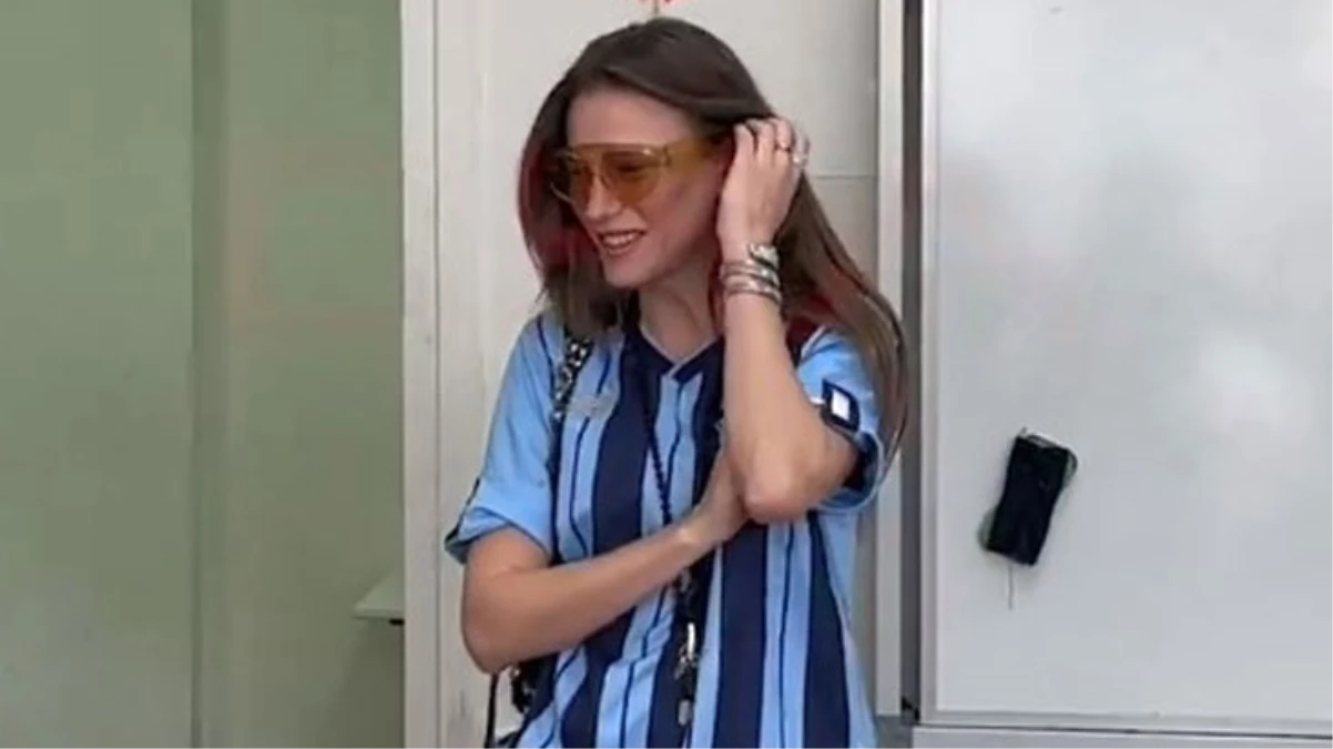 Serenay Sarıkaya, oy kullanmaya Adana Demirspor formasıyla gitti